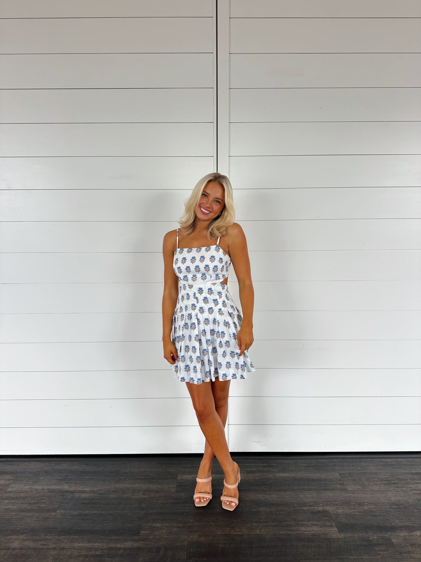 Taking A Trip mini - white