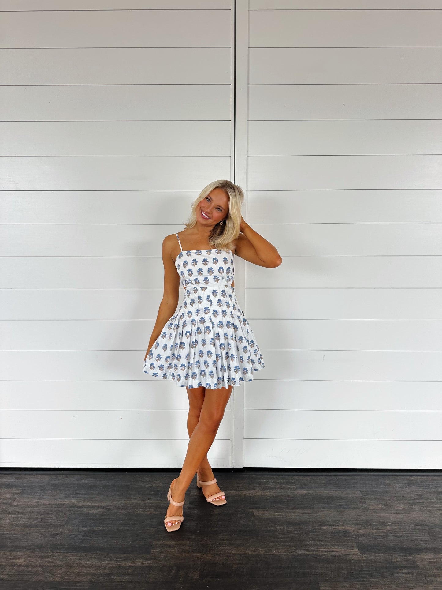 Taking A Trip mini - white